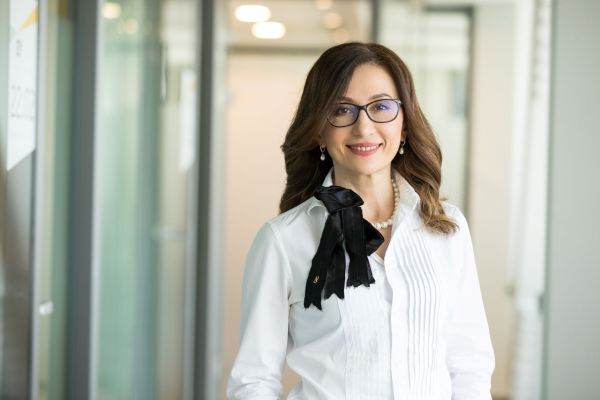 Adriana Tabac, EY